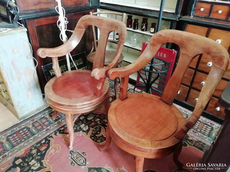 Barber chairs 4 pieces and antique smoking table, nice stylish ensemble, living room furniture, hairdresser