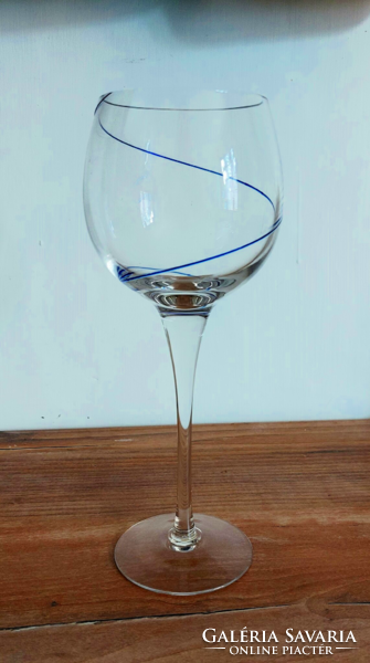 Antik üveg talpas kehely , pohár , 21  cm magas ,különleges kék spirállal díszítve ( lásd a videón )