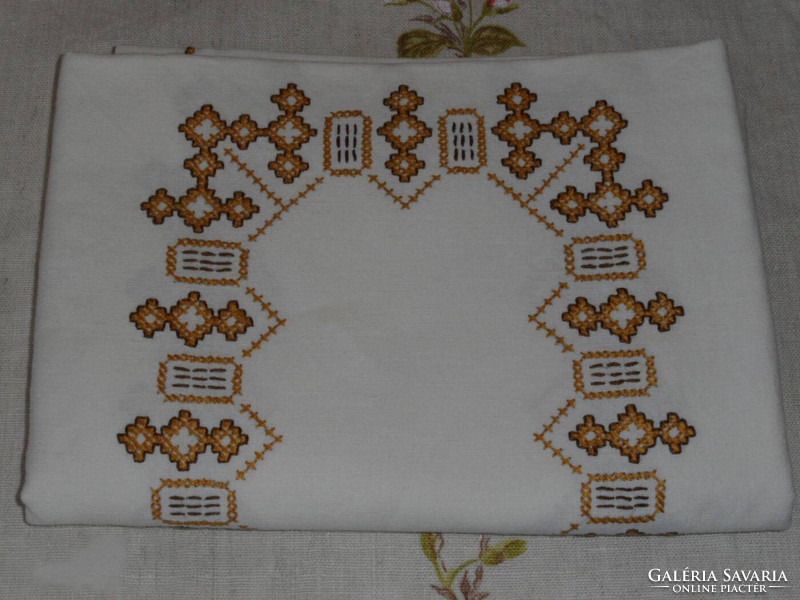 Linen tablecloth with hand embroidery