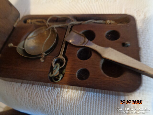 Pharmacy scale, nadler, with spoon tweezers, in original box, measures up to 1 kg