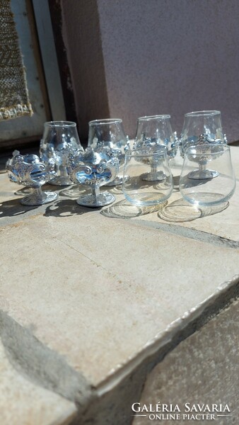 Feles üveg poharak, retro giccses cukiság 6 db műanyag barokkos talppal