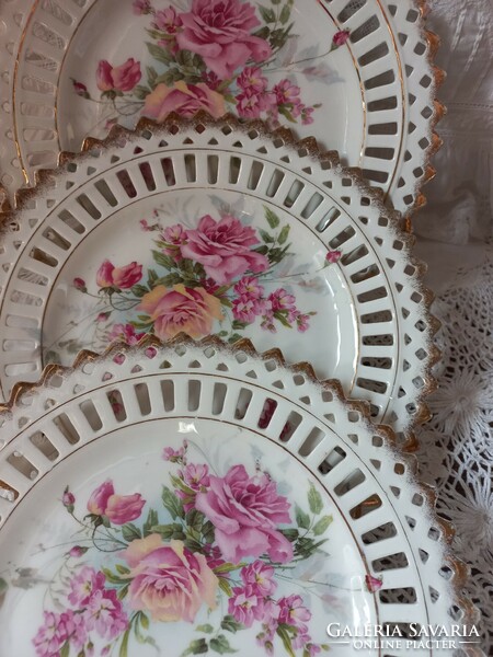 3 pink plates with openwork edges