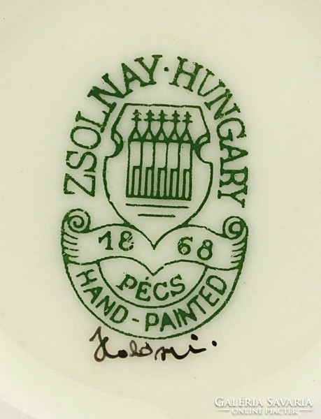 1O015 Hibátlan Zsolnay vajszínű porcelán váza 11.5 cm