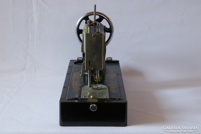 Retro Russian vinyl based toy sewing machine in very good condition