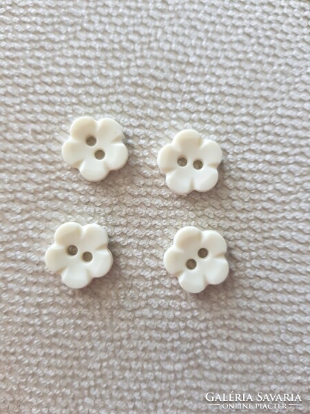 Buttons from the 80s, 4 new. Buttery flower
