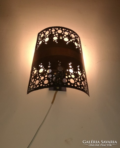 Iparművészeti fali lámpa