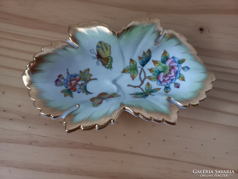 Herend jewelry holder bowl in the shape of a grape leaf with Victoria pattern