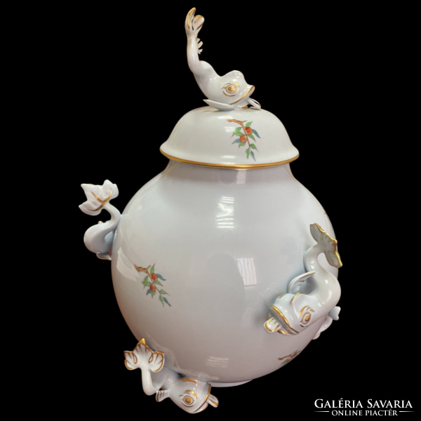 Sino-spherical vase with lid from Herend, decorated with a lucky goldfish