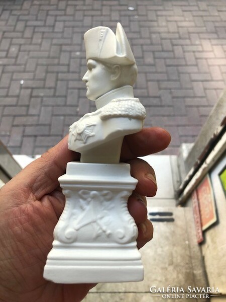 Napoleon büszt, biszkvit porcelán, altwien, 16 cm-es nagyságú