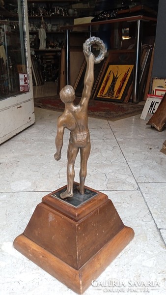 Winning athlete bronze statue, 30 cm high + pedestal