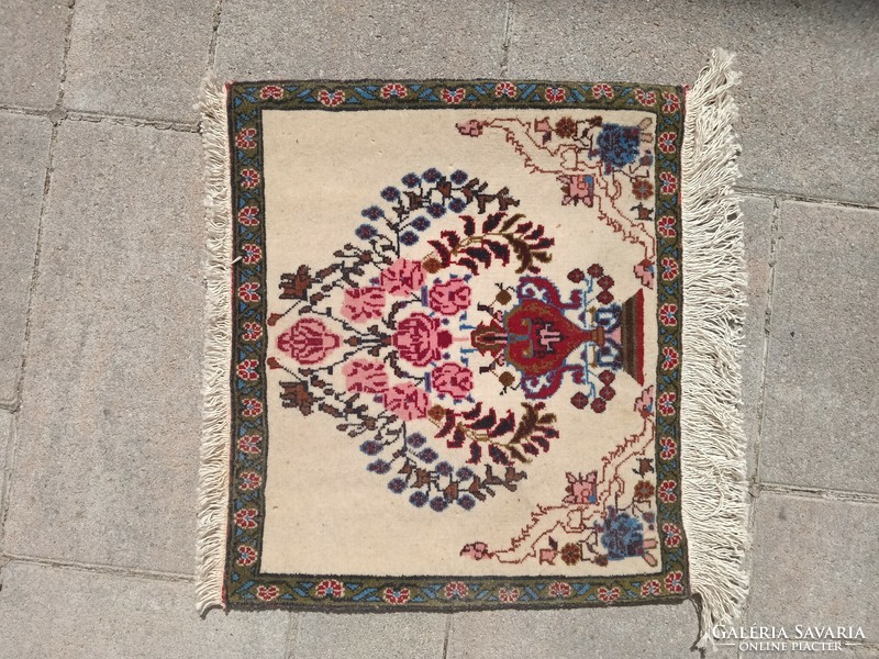 Kézi csomózású iráni sarugh pici szőnyeg. Alkudható.