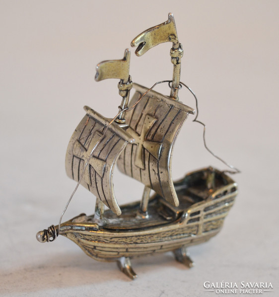 Silver miniature sailing ship (e03)
