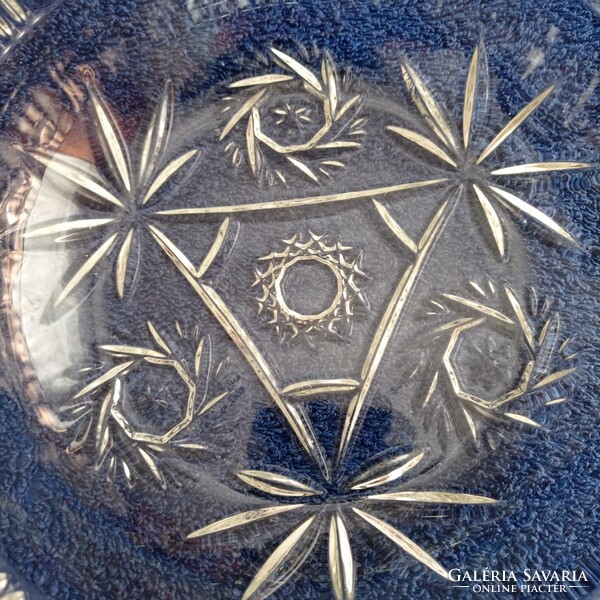 Crystal glass bowl, 18 cm in diameter