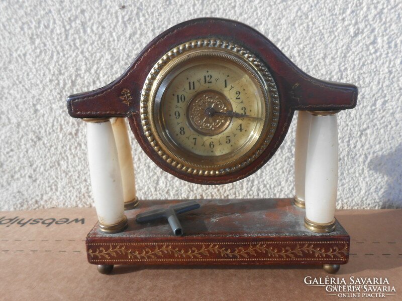 Mini table clock with four columns