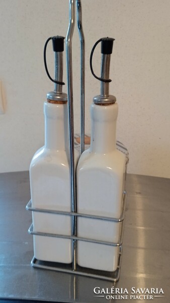 Tabletop dispenser for oil and vinegar