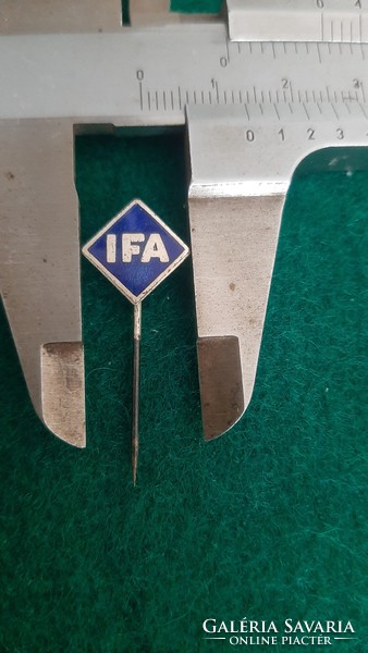 IFA teherautó jelvény