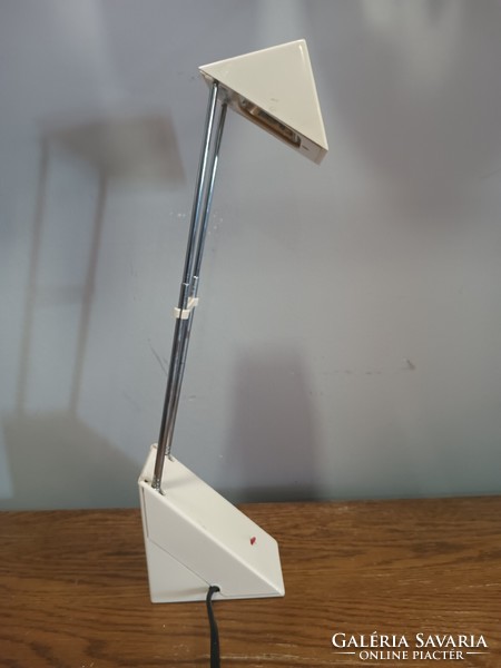 Modern orion design asztali lámpa . Alkudható.