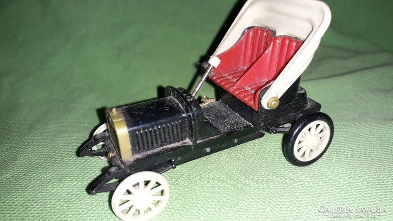 Régi Csehszlovák IGRA plasztik OLDTIMER LAURIN&KLEMENT játék modell autó ALKATRÉSZNEK képek szerint