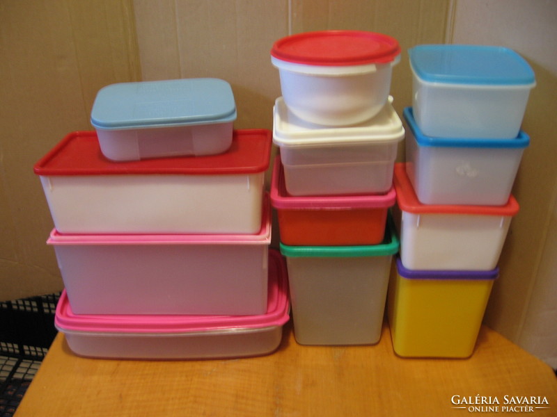 Pack of 12 mixed colored retro plastic boxes