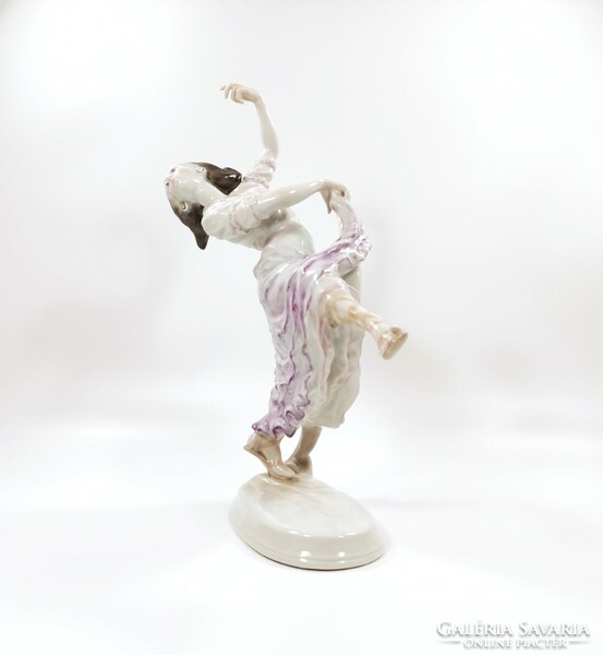 Herend, charming dancing gypsy girl hand-painted porcelain figure, flawless! (P140)
