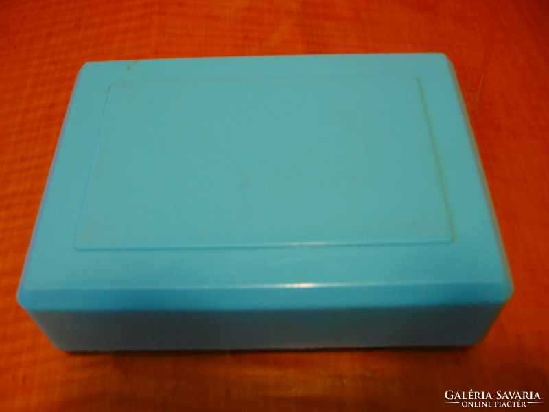 Retro turquoise plastic snack and sandwich box