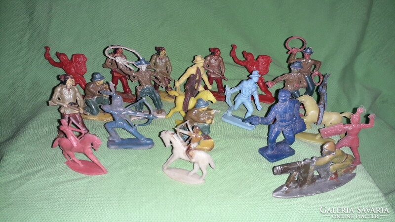 Old Hungarian trafficker molded plastic soldiers, Indians, cowboys 21 pieces in one set according to the pictures