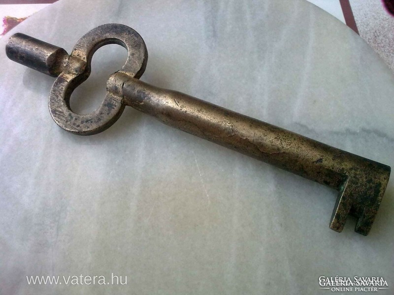Bronze antique watch key