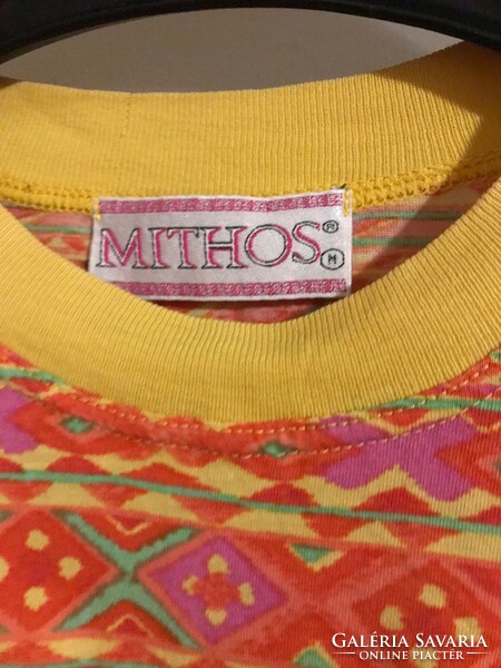 Mithos branded t-shirt. With cheerful colors. Bust: 100 cm back length: 62 cm size m.