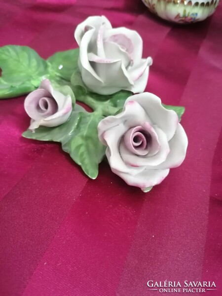 Sérült - javított Herendi nagyméretű rózsa porcelán, 3 db rózsafejes