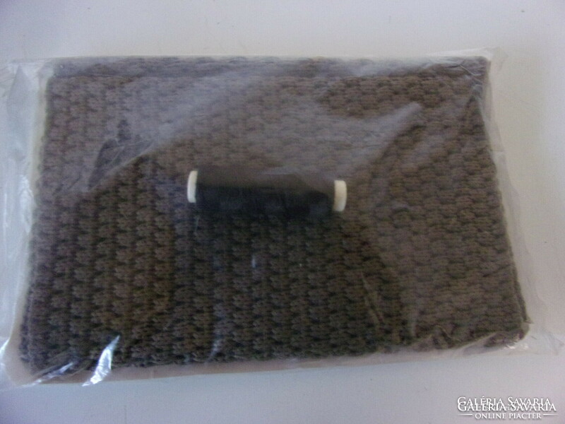 Collar protective knitted insert