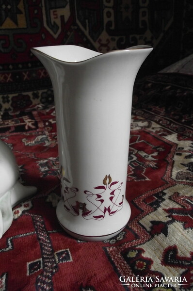 Aquincumi porcelán figurák, vázák.