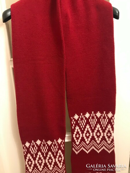 Brand new, burgundy, Norwegian pattern, long, knitted scarf. Length: 212 cm + fringes. Width: 20 cm