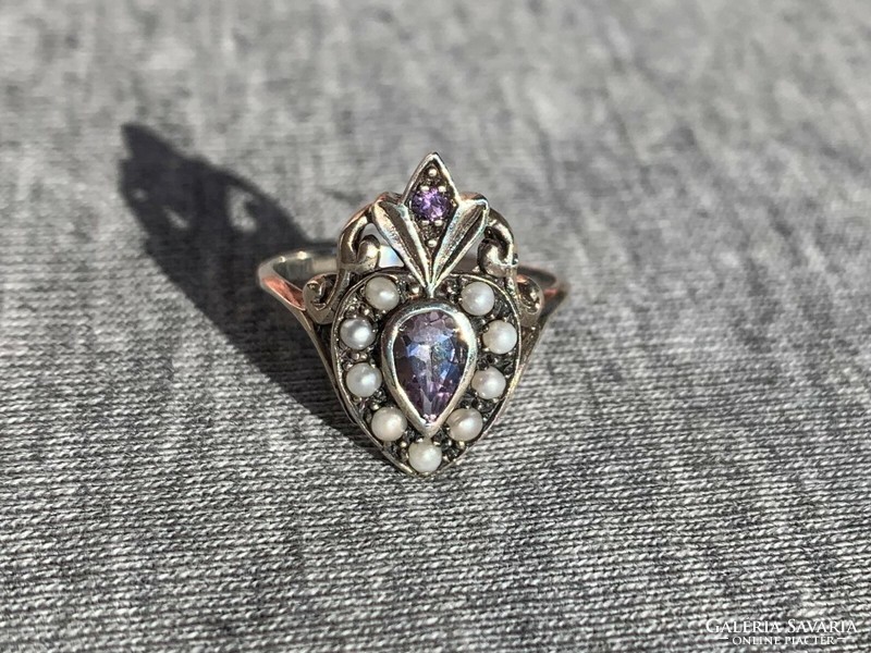 Women's silver ring with amethyst and pearls