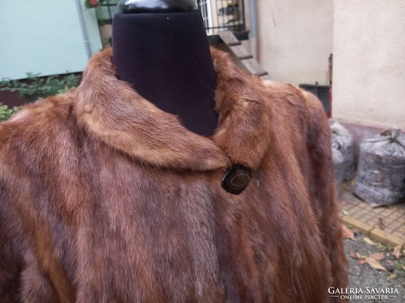 Elegant women's vintage winter real fur coat: mink fur in very good condition (l)