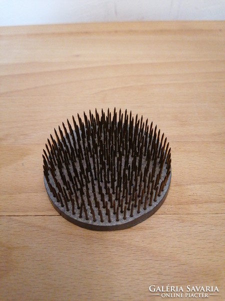 Lead brush with copper spikes