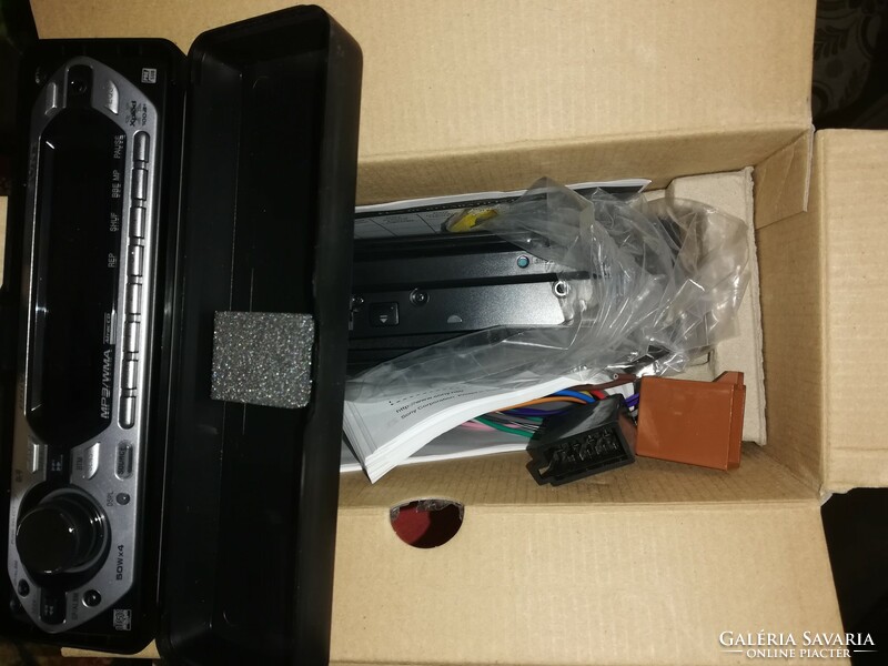 Sony CDX-GT300S új állapotban, gyári dobozában