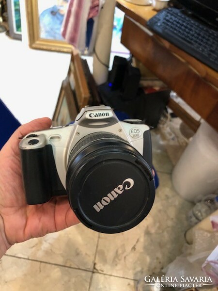 Canon eos 300 camera, in good condition, for collectors.