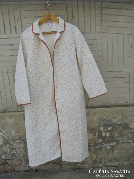 Very retro quilted women's bathrobe, cape, robe