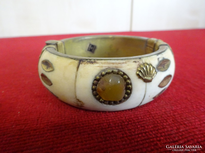 Indian bijou bracelet, inner diameter 6 cm. Jokai.