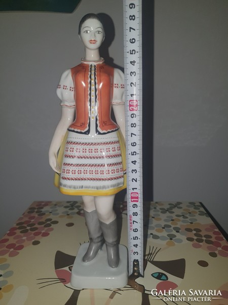 Hollóházi népviseletes lány porcelán figura 30 cm