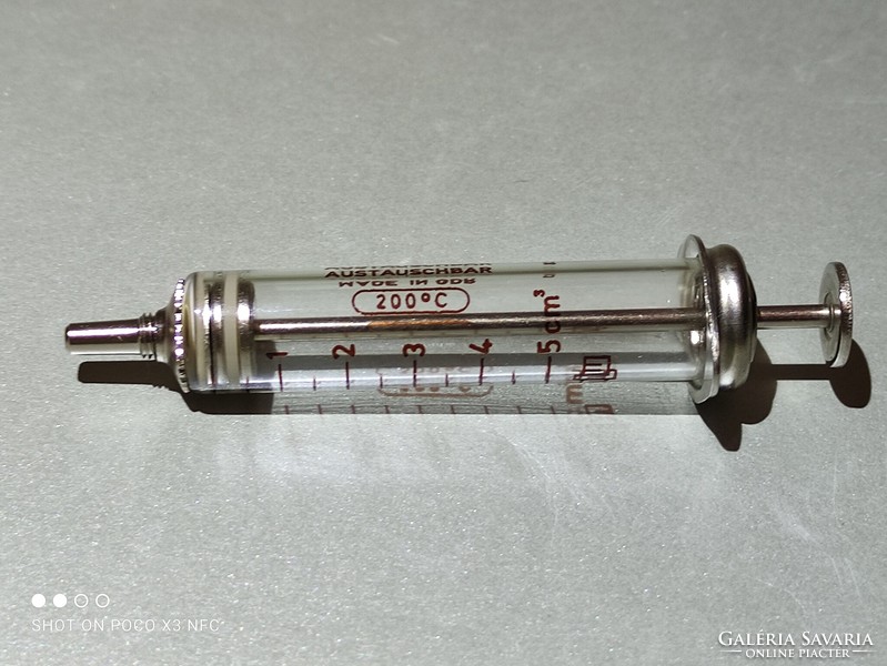 Vintage német hőálló üveg krómozott fém orvosi injekciós fecskendő 5 cm3