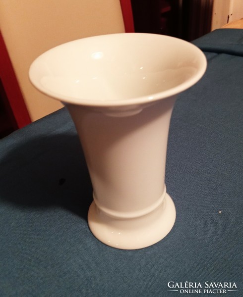 Minimalista Kaiser hófehér váza, 15 cm magas