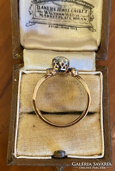 Régi 14 karátos arany gyűrű,csepp alakú gyémántal,apró brillinasokka,és gyöngyel!