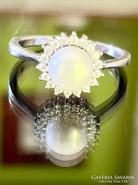 Káprázatos ezüst gyűrű, gyöngy és cirkónia kövekkel
