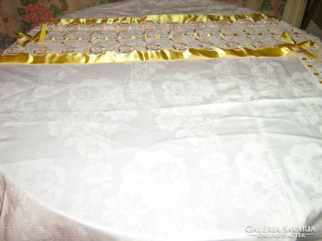 Beautiful madeira lacy yellow ribbon floral damask bedding set