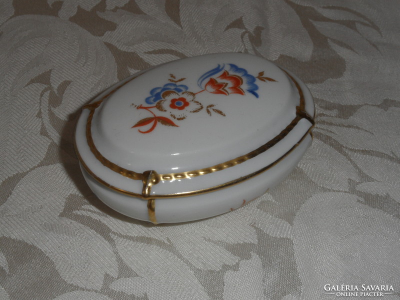 Zsolnay porcelain bonbonier, box