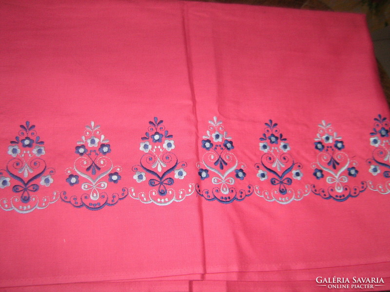 High-quality mauve flower motif material embroidered in the material for decorative purposes