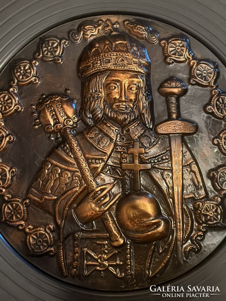 Szent István dombornyomott bronz faltányér
