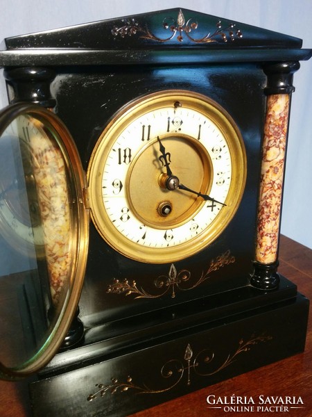 Table Biedermeier marble clock with onyx columns