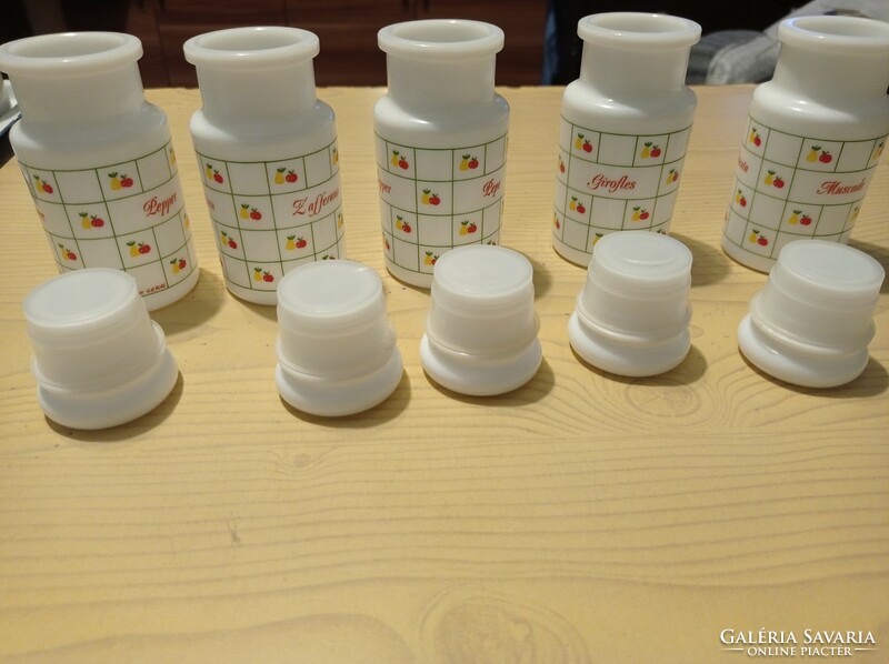 The 5 pcs are French milk bottles
